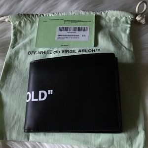 Off-White
Black Quote Bifold Wallet